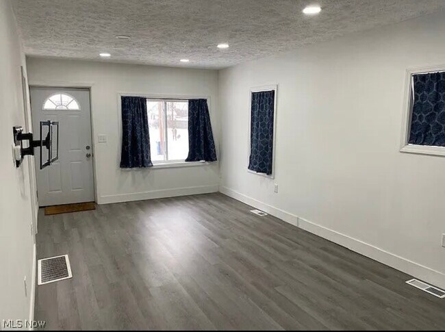 Foto del edificio - 3442 Albany Ave