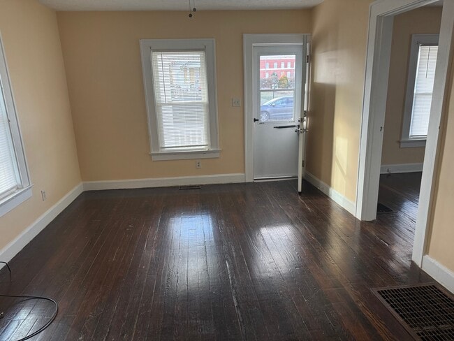 Building Photo - 958 N F St