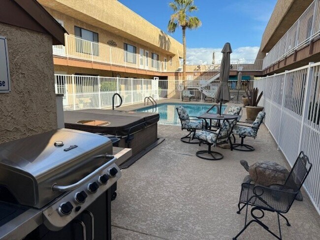 Foto del edificio - 1 BR 2Ba Condo across Colorado River, pool,spa,gated entry-All Appliances included