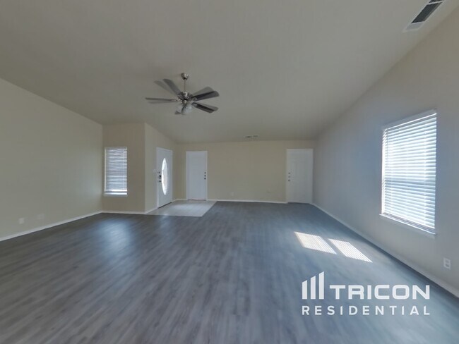 Foto del edificio - 901 Loganwood Dr