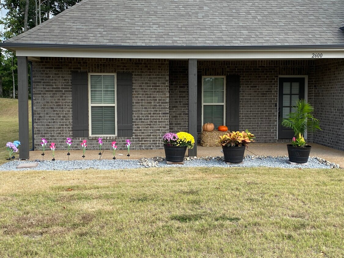 Foto principal - 2600 Washington Woods Rd