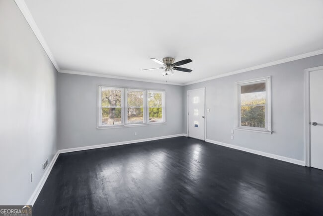 Building Photo - 147 Burnside St