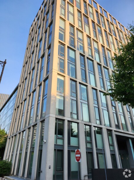 Building Photo - 2 Earhart St