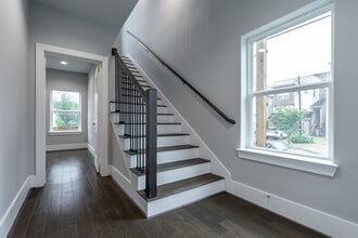 Building Photo - 1553 W 22nd St