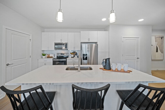 Building Photo - Elwood Apartment Homes