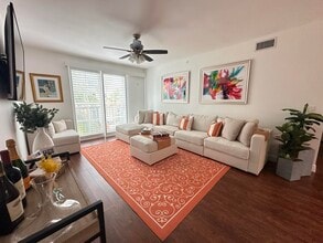 Building Photo - 720 S Sapodilla Ave