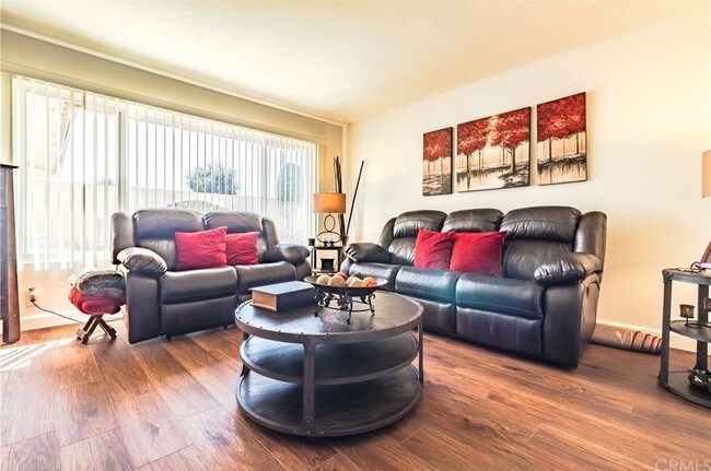 Foto del edificio - 1237 Oak Mesa Dr