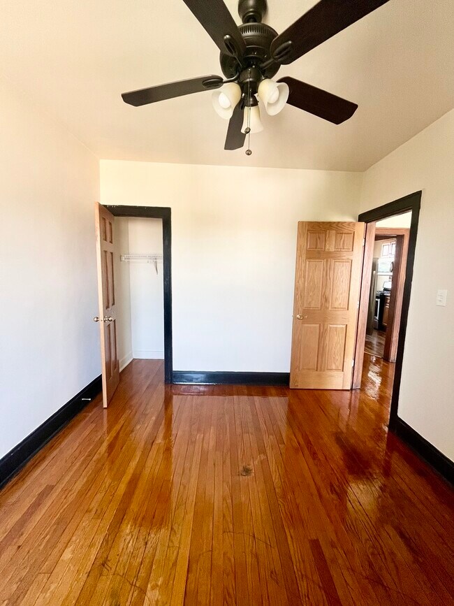 Foto del edificio - 2152 N Kildare Ave