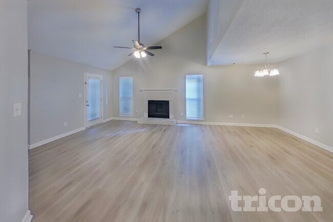 Foto del edificio - 909 Dogwood Ln