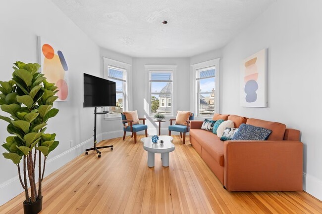 Photo - 3 Seafoam Ave - 1 - Chic Spacious Living near Ocean and city /parking Apartments