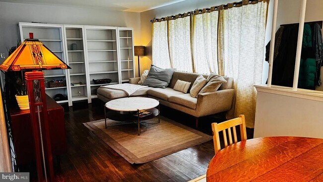 Foto del edificio - 5024 River Rd