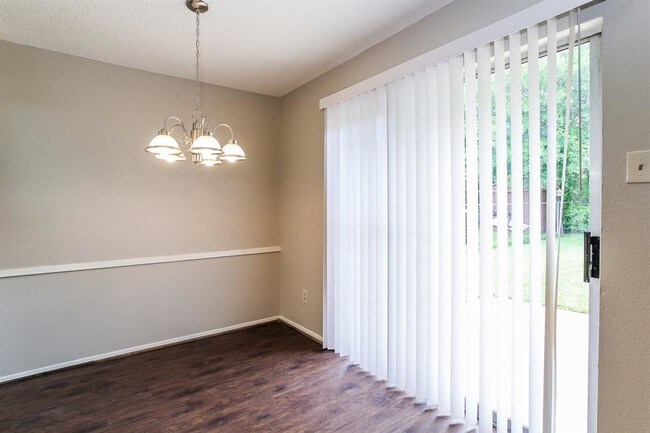 Building Photo - 12714 Glenhollow Dr