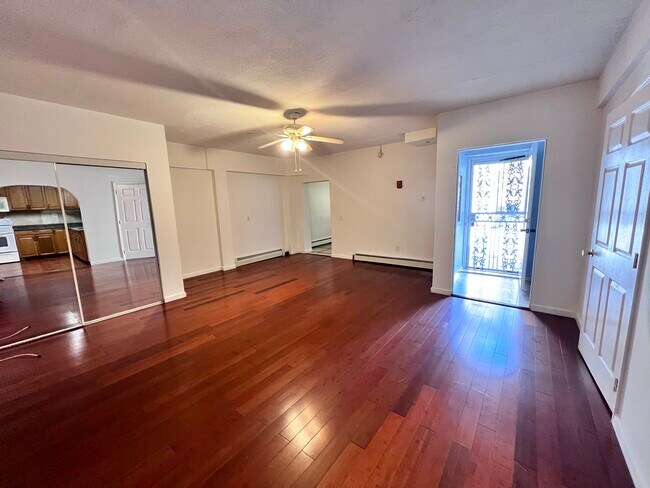 Family Room - 324 Market St