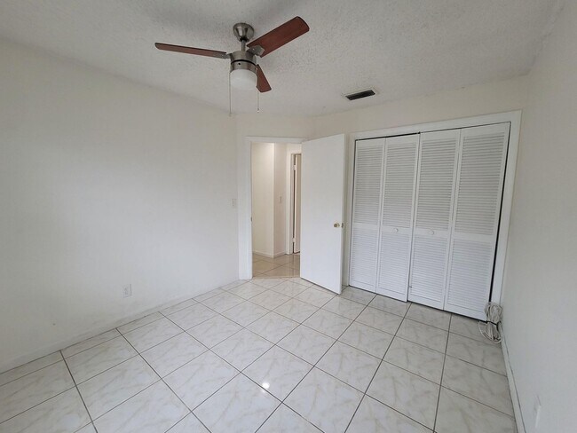 Foto del edificio - 4049 SW 68th Way