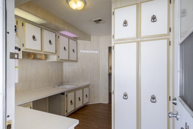 Building Photo - 25361 De Waide Ave