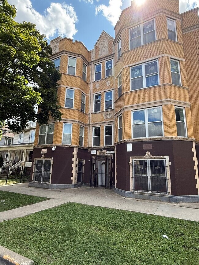 Foto del edificio - 5225 W Washington Blvd