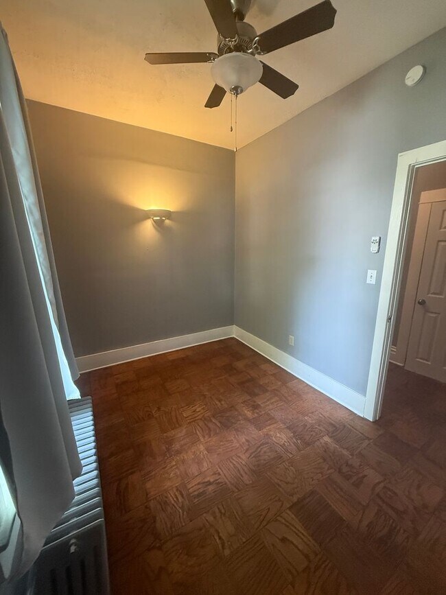 Foto del edificio - 2 bedroom available for a move right away!