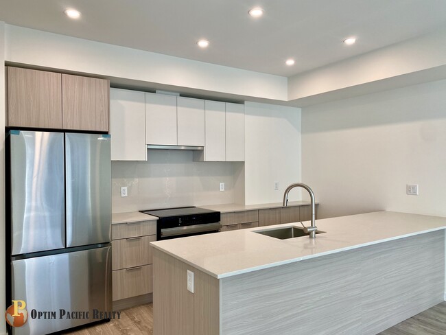 Building Photo - 10829 140 St