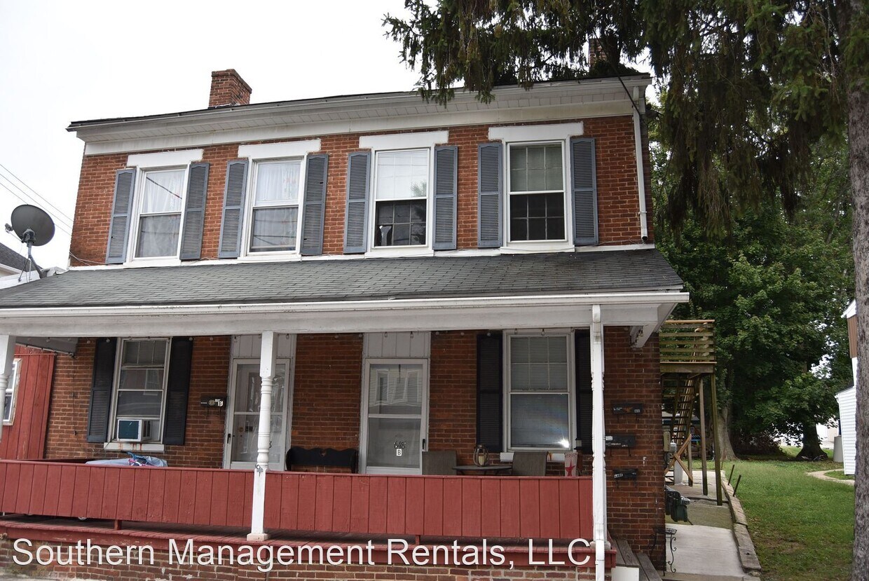Primary Photo - 2 br, 1 bath House - 648 Broadway Apt B
