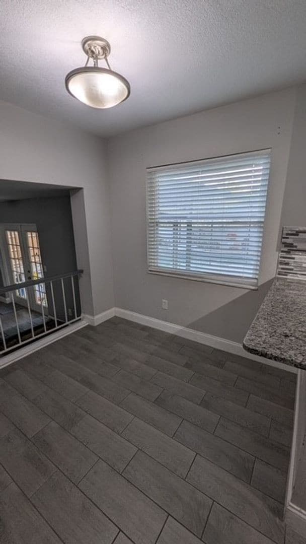 Foto del edificio - Beautiful Two-story home with Pool 3/2/2 car garage