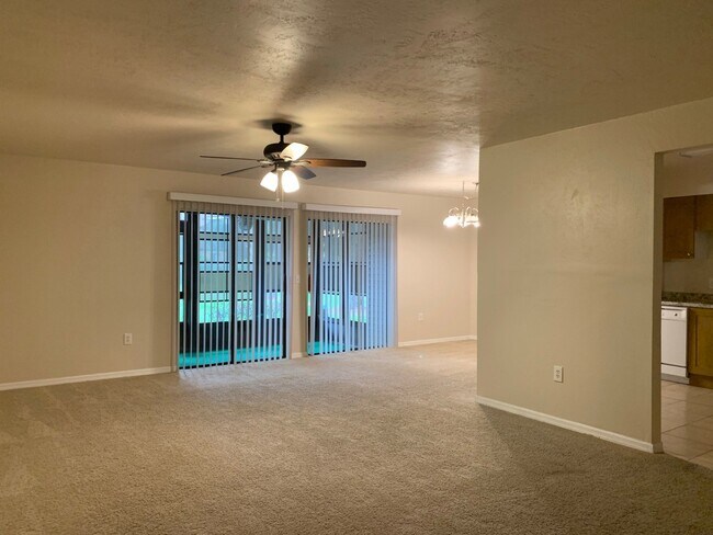 Foto del edificio - 9045 York Ln, Unit 15B
