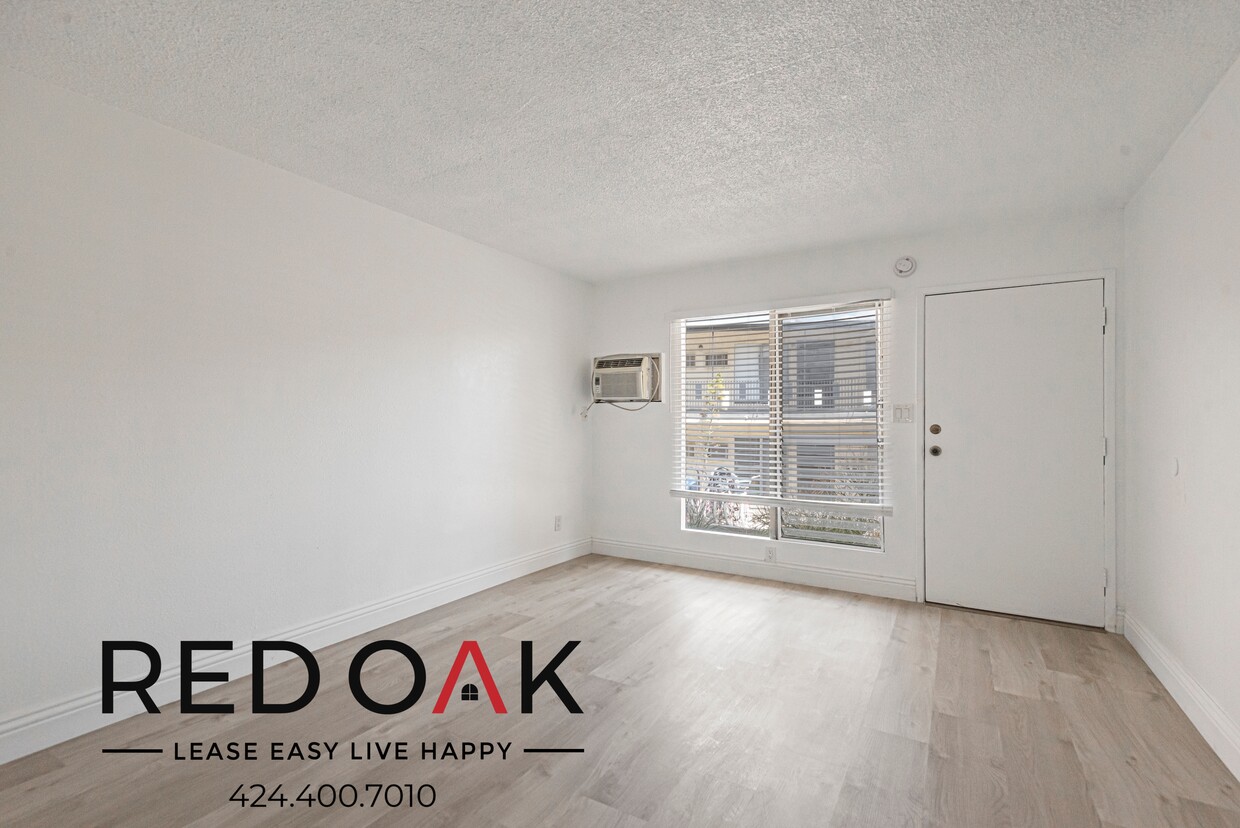 Foto principal - 2351 1/4 Warwick Ave-7