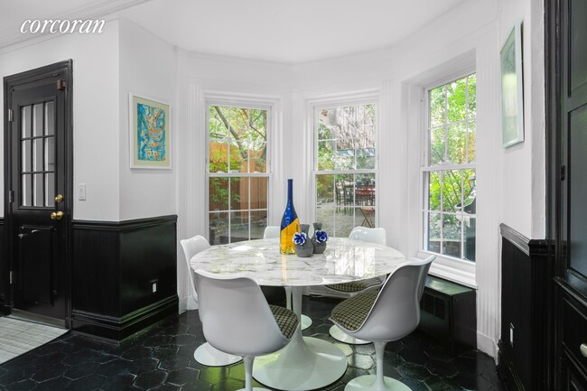 Foto del edificio - 157 E 82nd St
