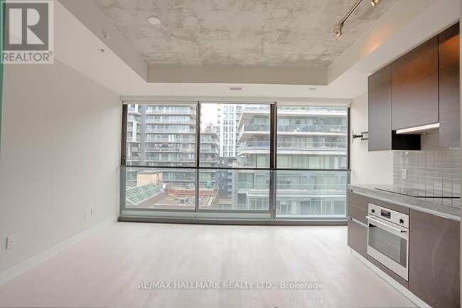 Photo du bâtiment - 629 King St W