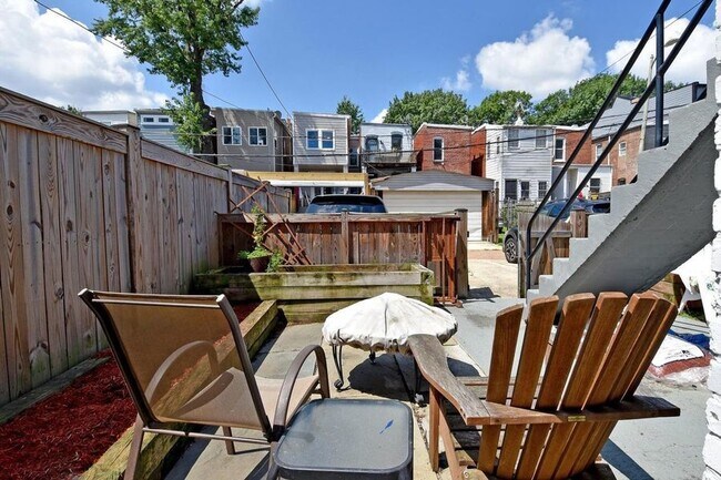 Building Photo - Captivating 1 Bedroom off H Street! Parkin...