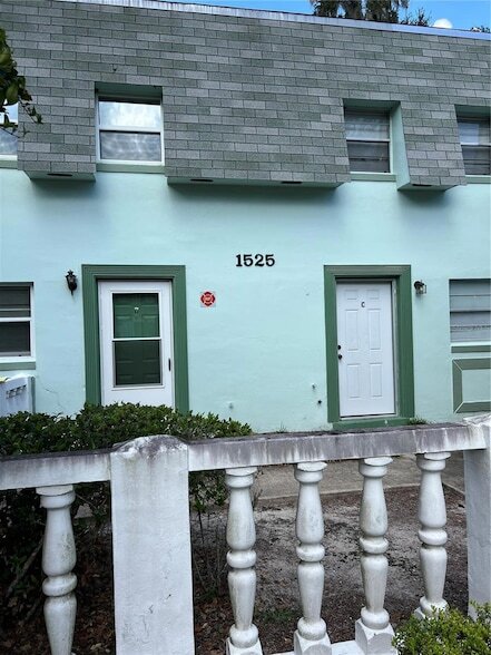 Building Photo - 1525 SE 25th St