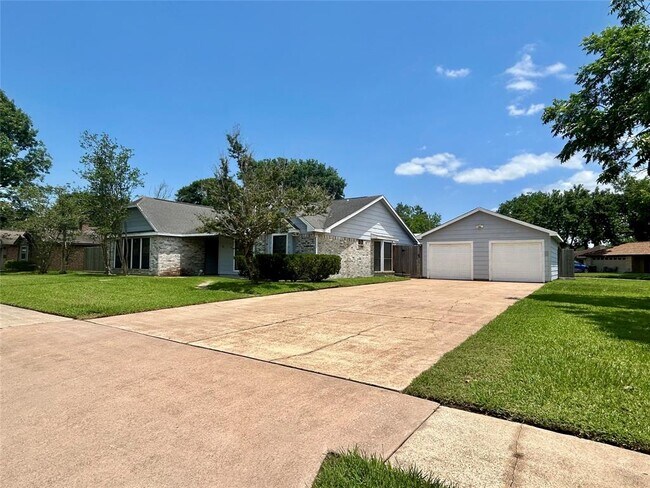 Building Photo - 2711 Laurel Creek Way