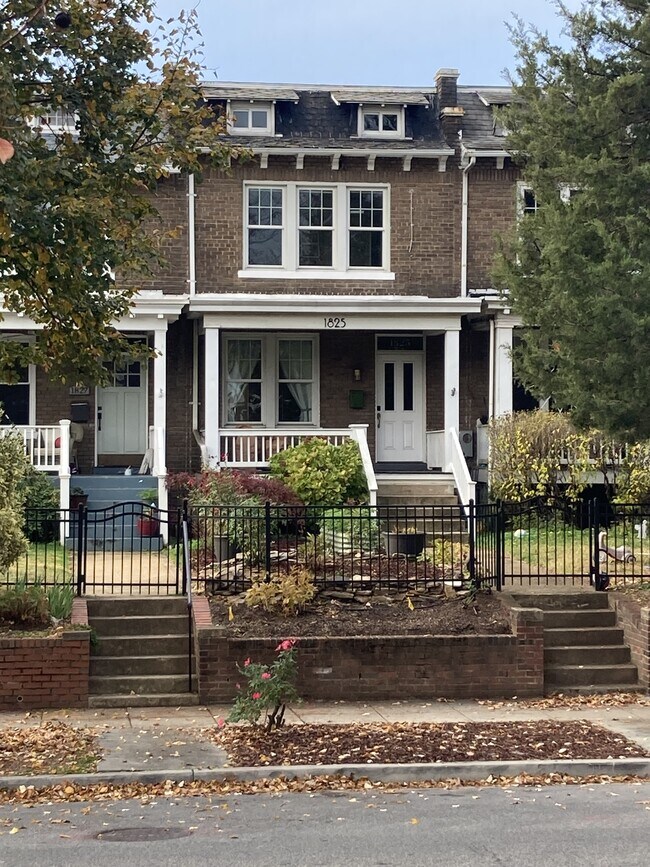 Foto del edificio - 1825 Massachusetts Ave SE
