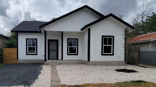 Building Photo - 2014 Montezuma St