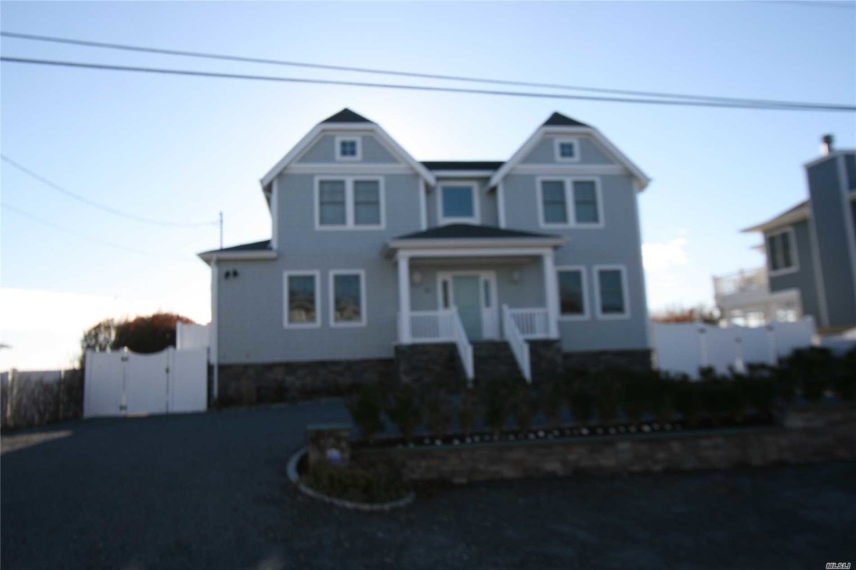 Primary Photo - 9 Seatuck Ln