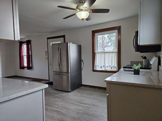 Foto del edificio - Small in Size, Big on Charm – Updated 1 Bed Home on East Oberlin!