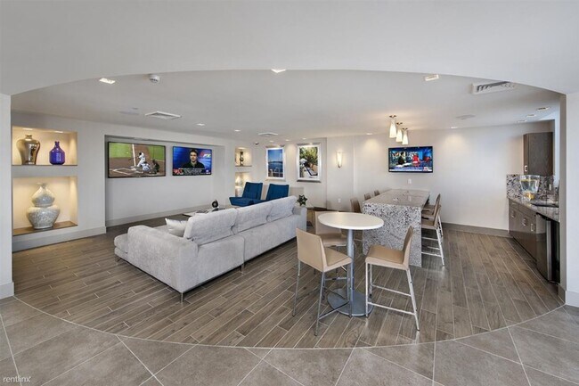 Building Photo - 2770 SW 27th Ave