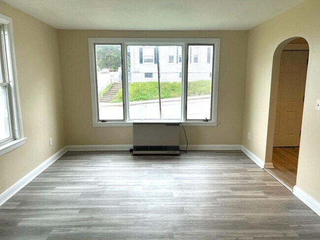 Foto del edificio - 229 Ash St. Apt. 1