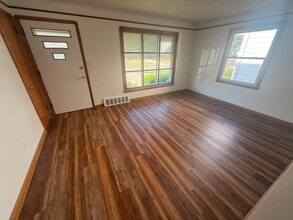 Building Photo - 16011 Maplewood Ave