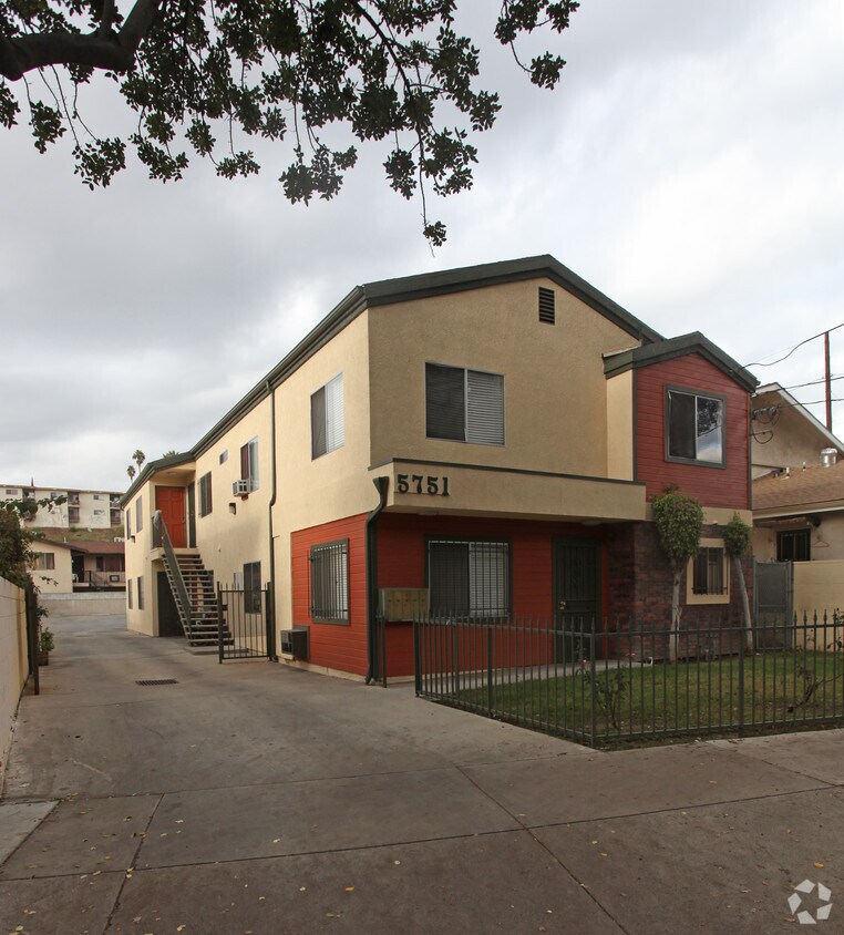 Foto principal - 5751 Benner St