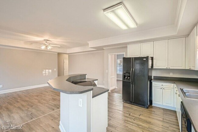 4 br, 3 bath House - 9235 Raleigh Way UNIT photo'