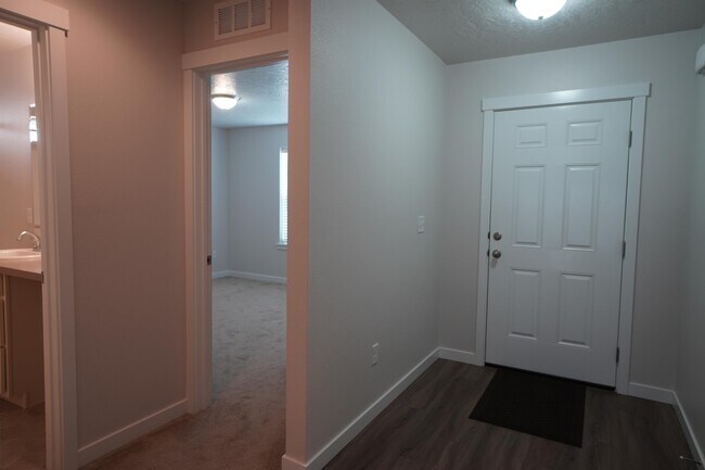 Foto del edificio - 1701 W Crystal Falls Ave