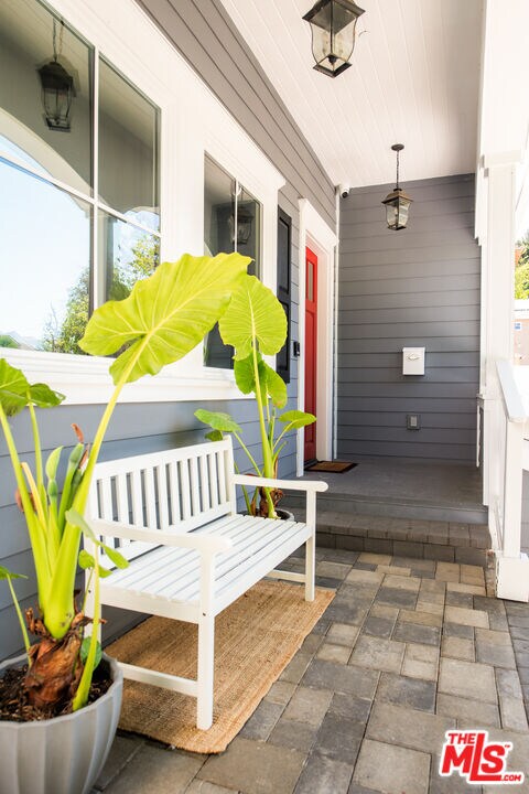 Foto del edificio - 12142 Hollyglen Pl