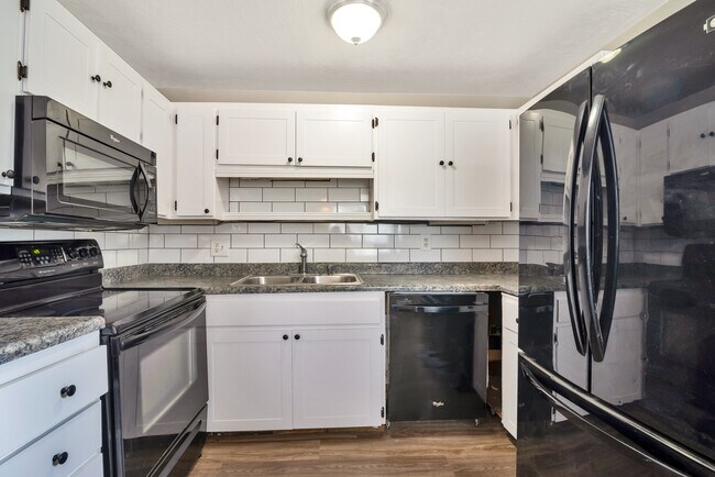 Building Photo - 649 Swenson Ave