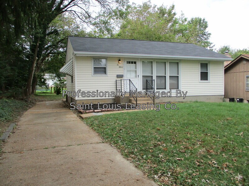 215 De Smet Dr, Florissant, MO 63031 House Rental in Florissant, MO