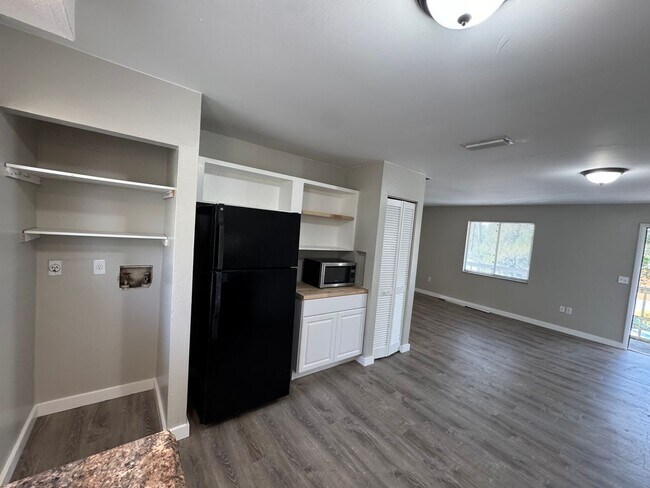 Photo - 927 33rd Ave W Apartment