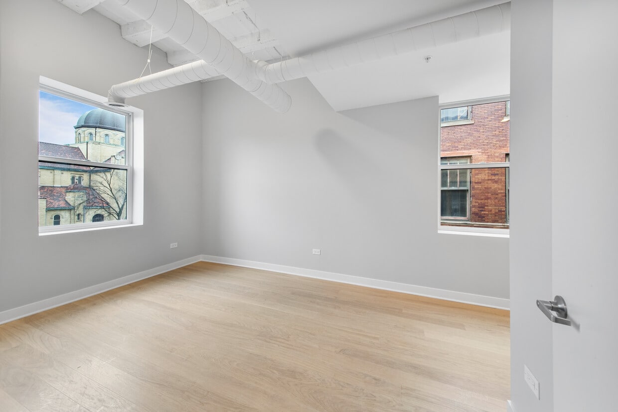 Primary Photo - 4637 N Ashland Ave