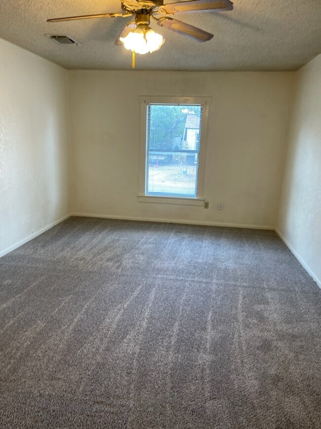 Living room - 1602 Palm St