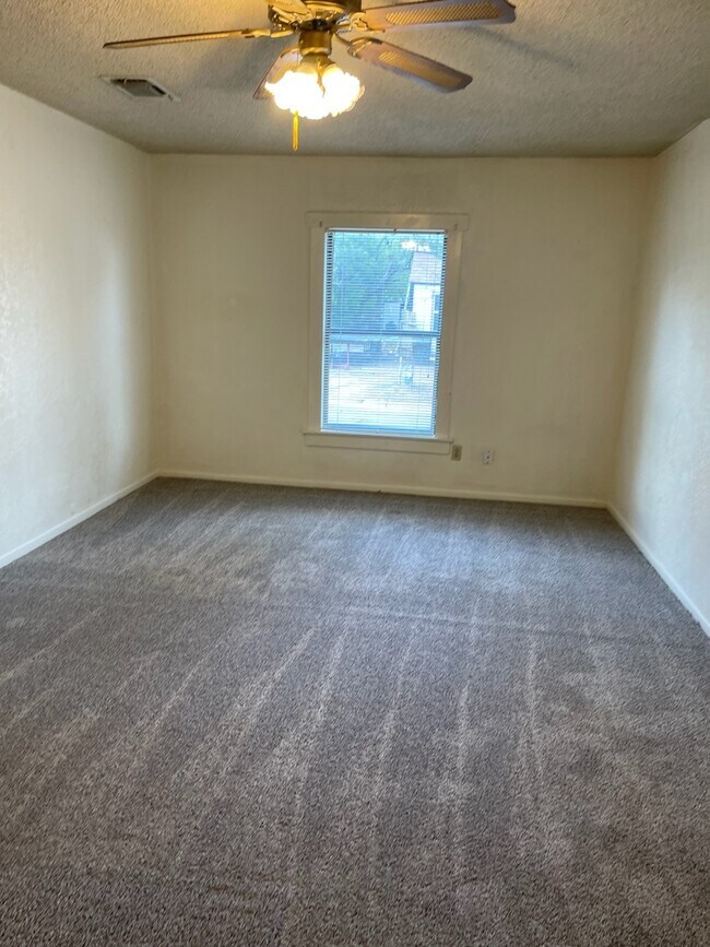 Sala de estar - 1602 Palm St