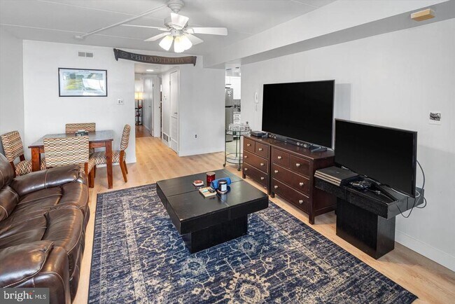 Building Photo - 525-31-531 S 13th St