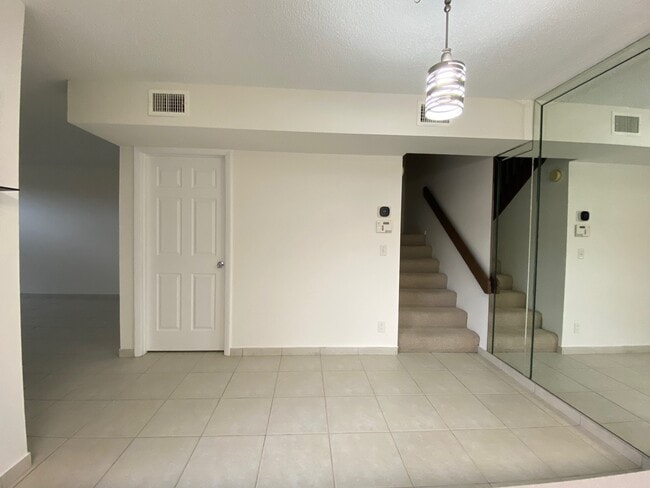 Building Photo - 8368 Trent Ct